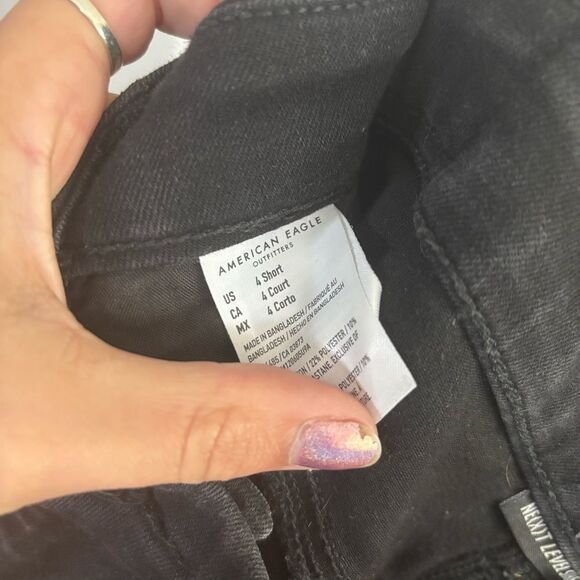 AMERICAN EAGLE 4 short Stylish Black Distressed Women's Jeans next level stretch - Picture 3 of 7